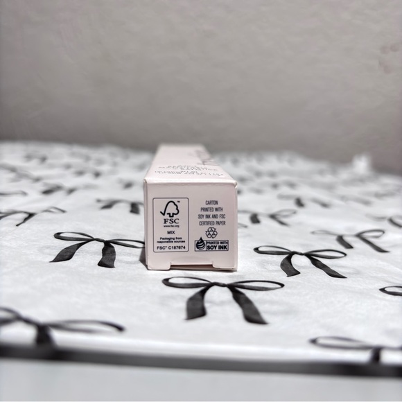 💄 trèStiQue — 2-in-1 Refillable Matte Lip Crayon + Balm - Picture 6 of 8